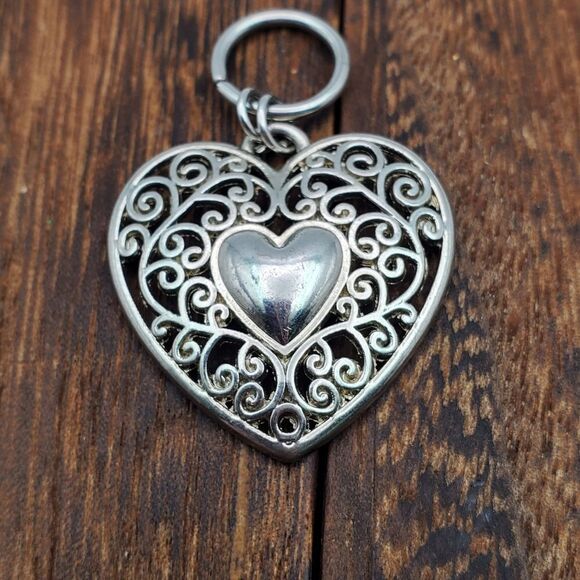 Victorian Carved lace heart necklace pendant ❤️ - Picture 1 of 2